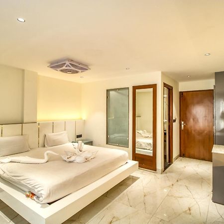 Deep Hotel Мусори Екстериор снимка