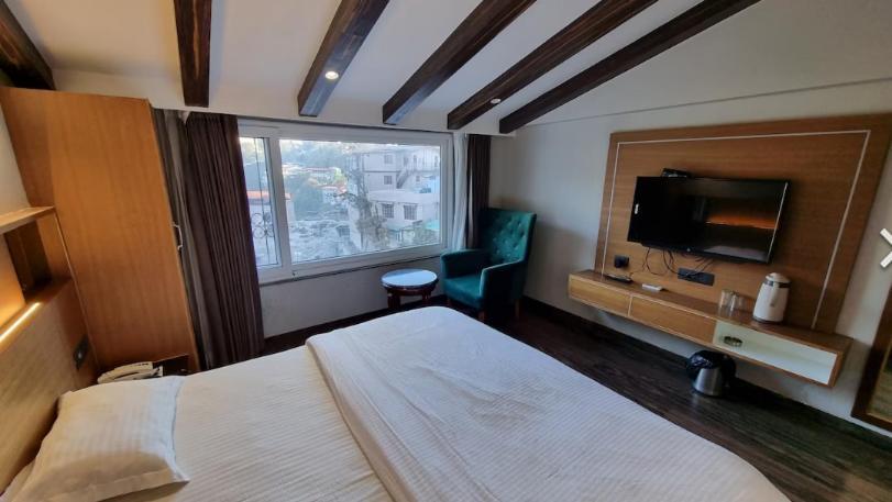 Deep Hotel Мусори Екстериор снимка