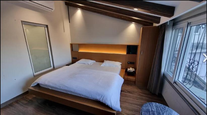 Deep Hotel Мусори Екстериор снимка