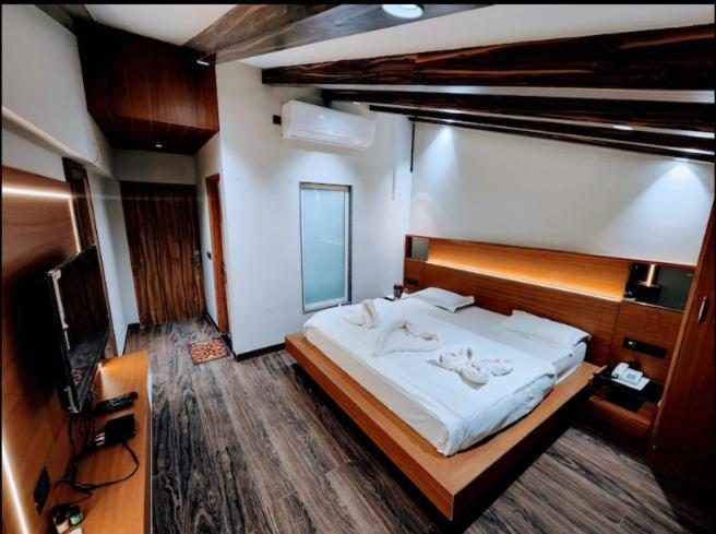 Deep Hotel Мусори Екстериор снимка