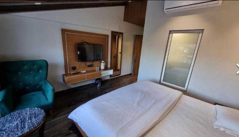 Deep Hotel Мусори Екстериор снимка
