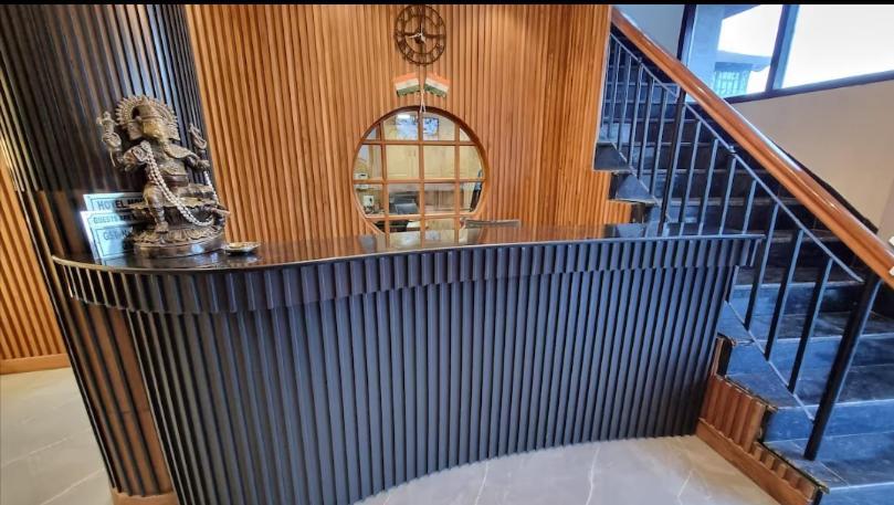 Deep Hotel Мусори Екстериор снимка