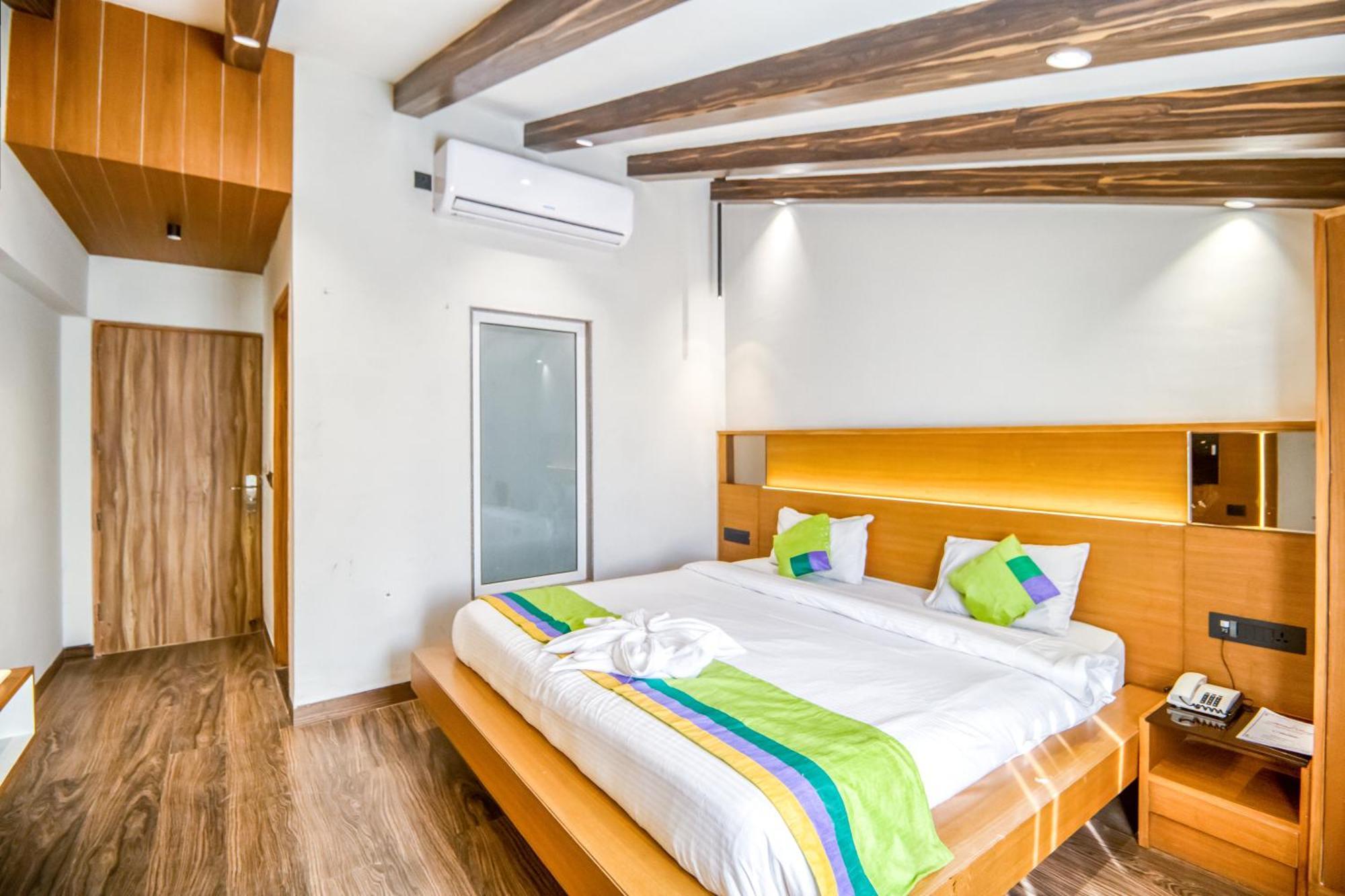 Deep Hotel Мусори Екстериор снимка
