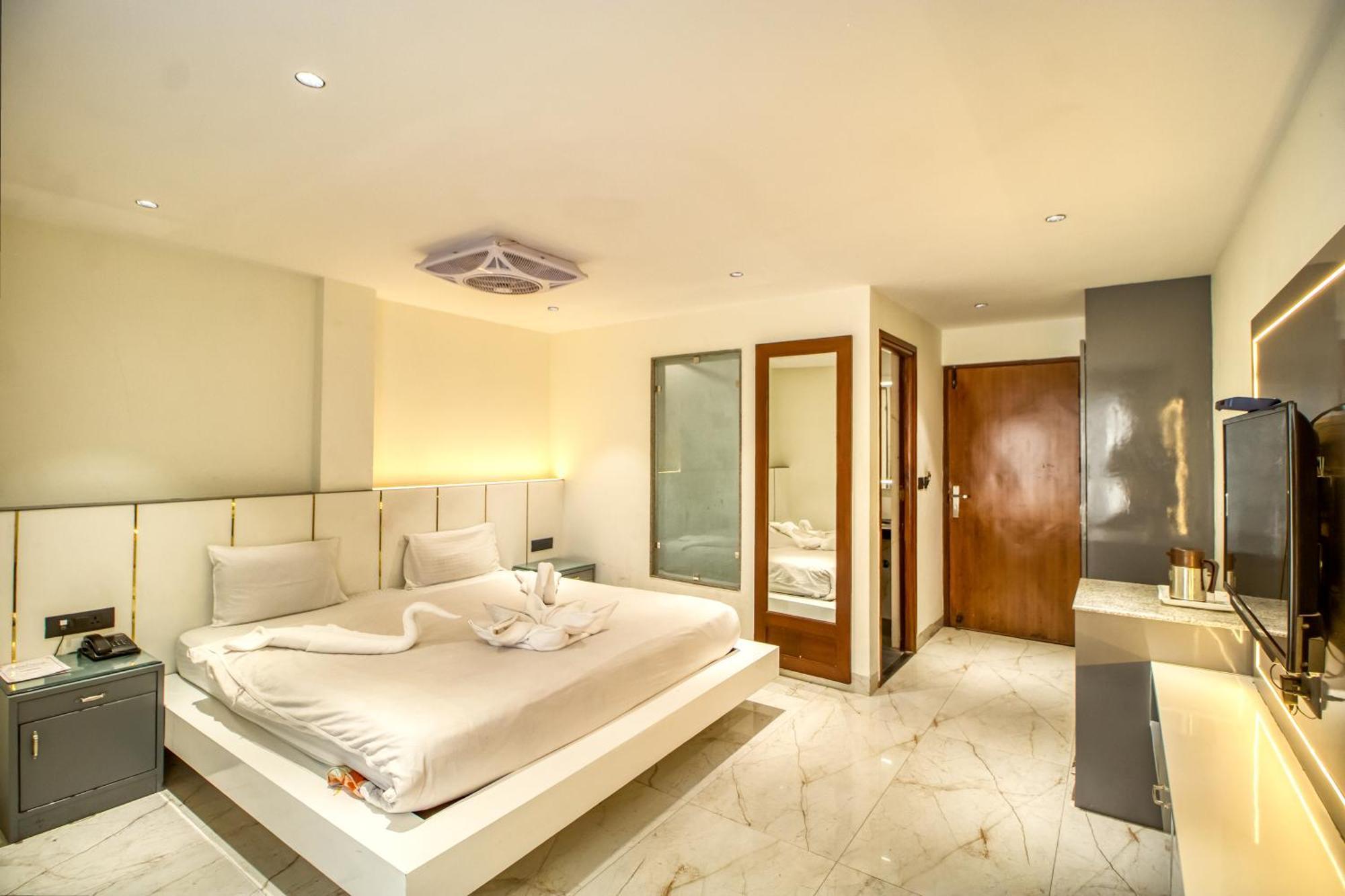 Deep Hotel Мусори Екстериор снимка