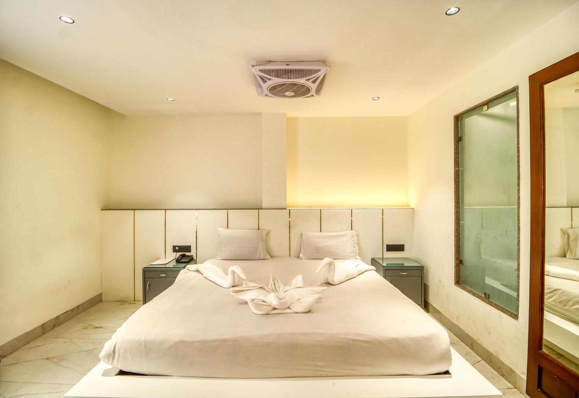 Deep Hotel Мусори Екстериор снимка